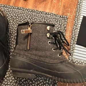 Tommy Hilfiger duck boots size 8